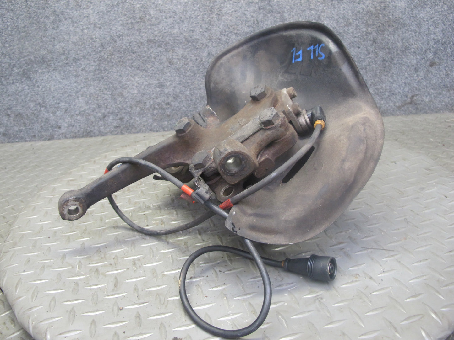 86-89 Mercedes R107 560SL Front Left Spindle Knuckle Wheel Hub Bearing OEM