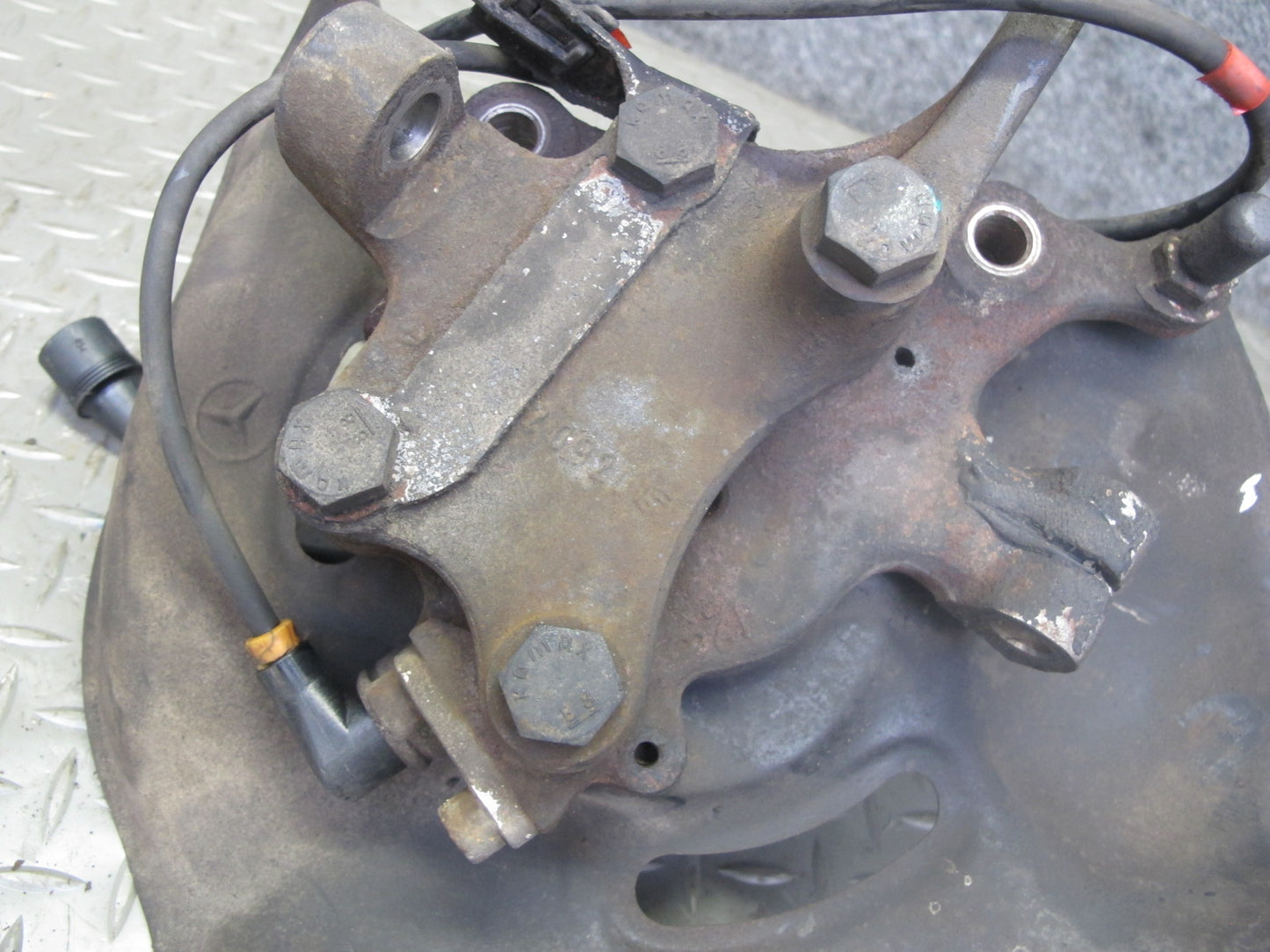 86-89 Mercedes R107 560SL Front Left Spindle Knuckle Wheel Hub Bearing OEM