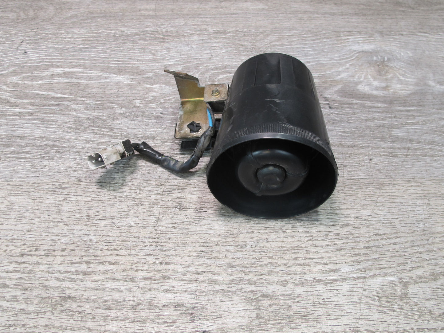 94-95 E34 530i 540i Sedan Security System Alarm Horn Signal Siren 8367270 OEM