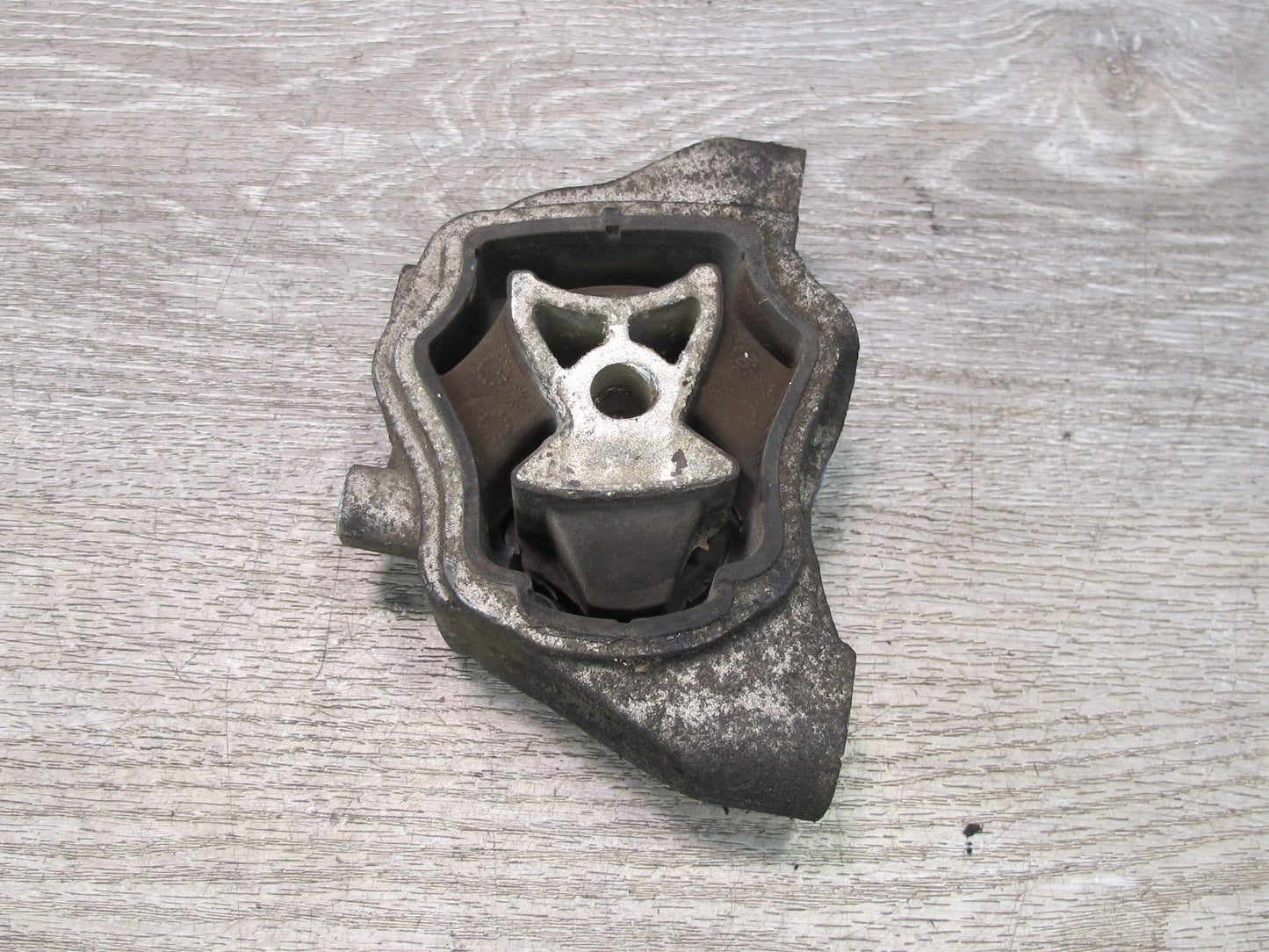 2012-2015 Range Rover Evoque L538 2.0L Engine Motor Mount Support