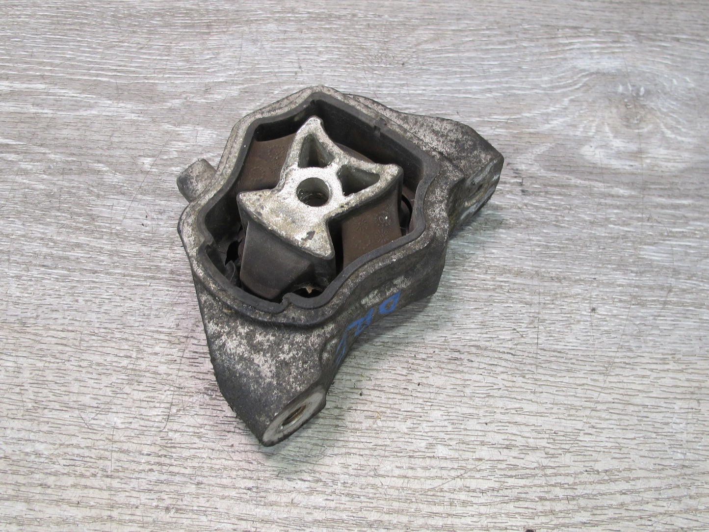 2012-2015 Range Rover Evoque L538 2.0L Engine Motor Mount Support
