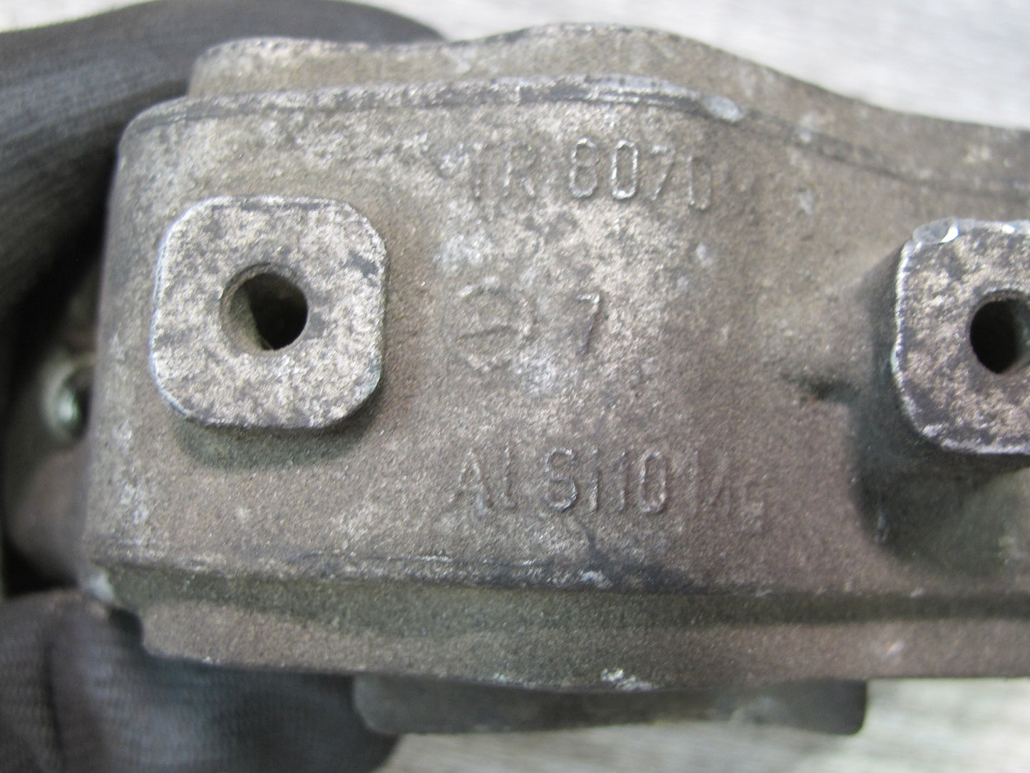 2012-2015 Range Rover Evoque L538 2.0L Engine Motor Mount Support
