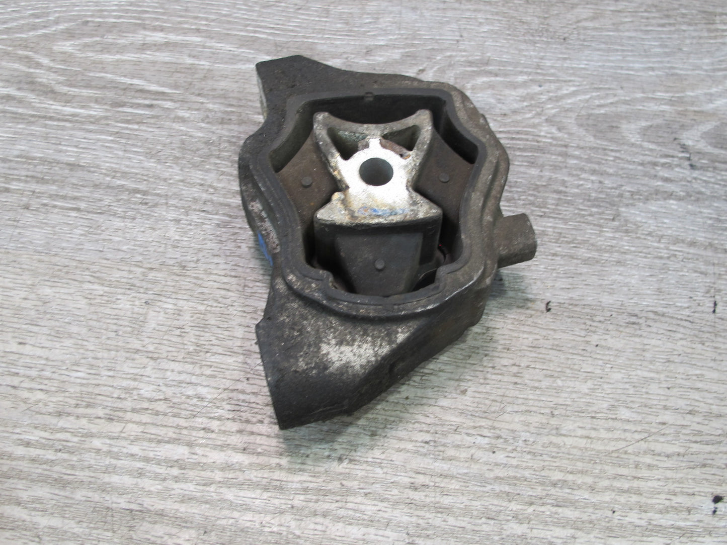 2012-2015 Range Rover Evoque L538 2.0L Engine Motor Mount Support