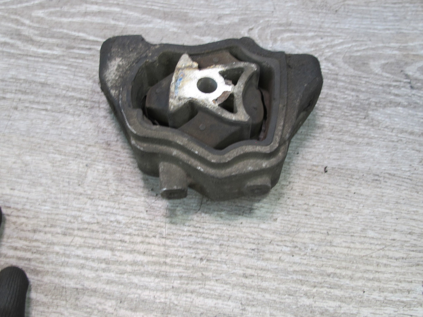2012-2015 Range Rover Evoque L538 2.0L Engine Motor Mount Support