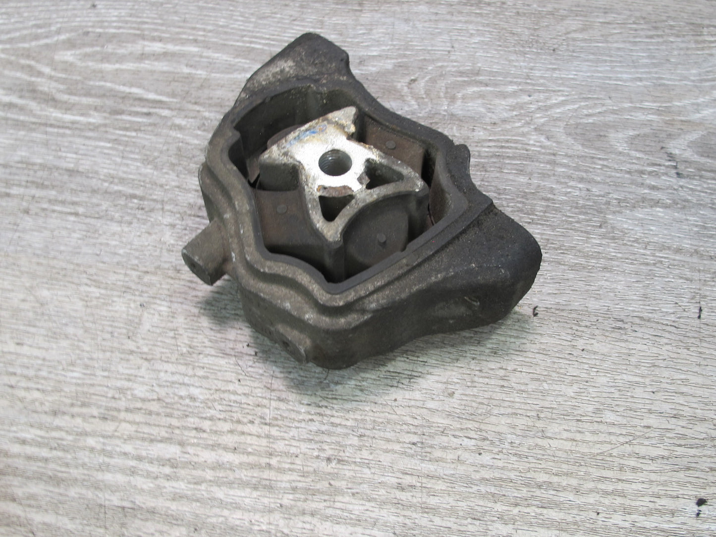 2012-2015 Range Rover Evoque L538 2.0L Engine Motor Mount Support