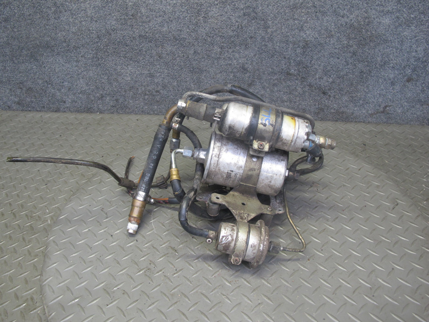 86-89 Mercedes R107 560SL Fuel Filter & Pump Assembly w Bracket OEM