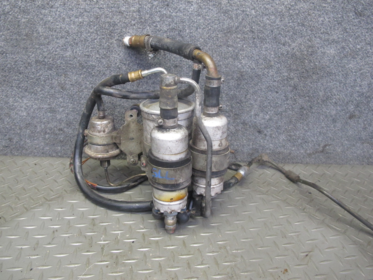 86-89 Mercedes R107 560SL Fuel Filter & Pump Assembly w Bracket OEM