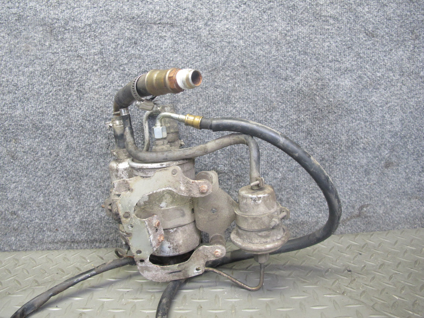 86-89 Mercedes R107 560SL Fuel Filter & Pump Assembly w Bracket OEM