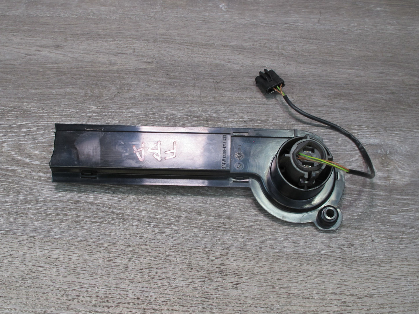 89-95 BMW E32 E34 ECU Fuse Box Cooling Fan Unit w Upper & Lower Cover Assy OEM
