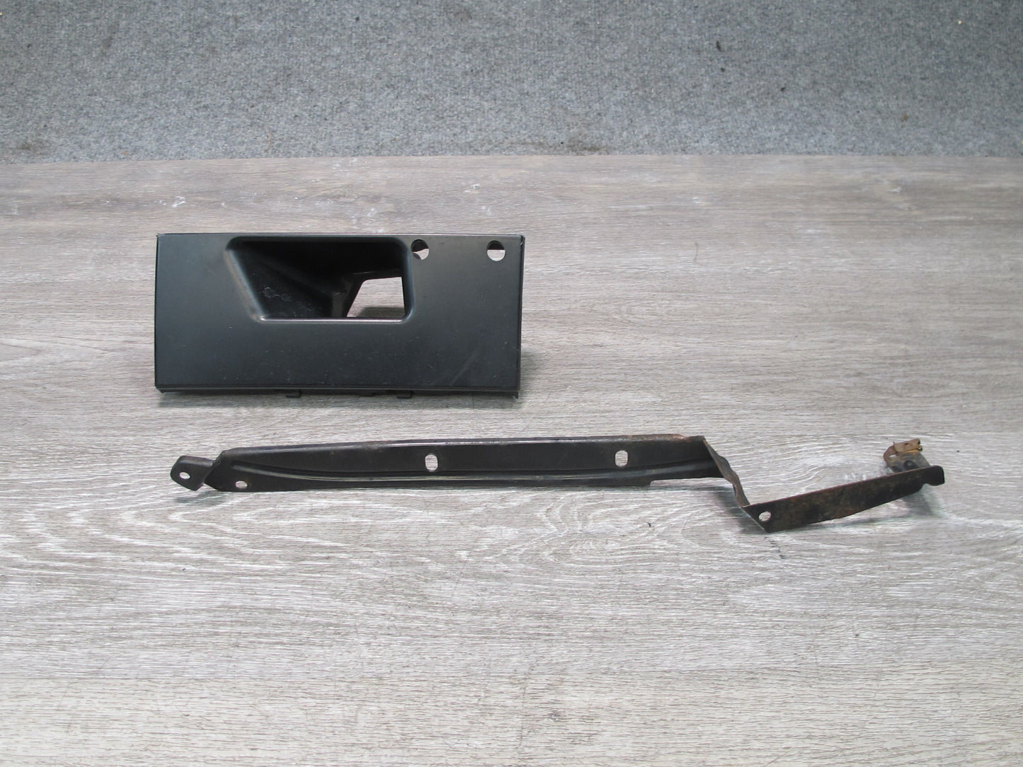 94-95 BMW E34 540i Front Bumper Left Trim Cover w Bracket Mount Set OEM