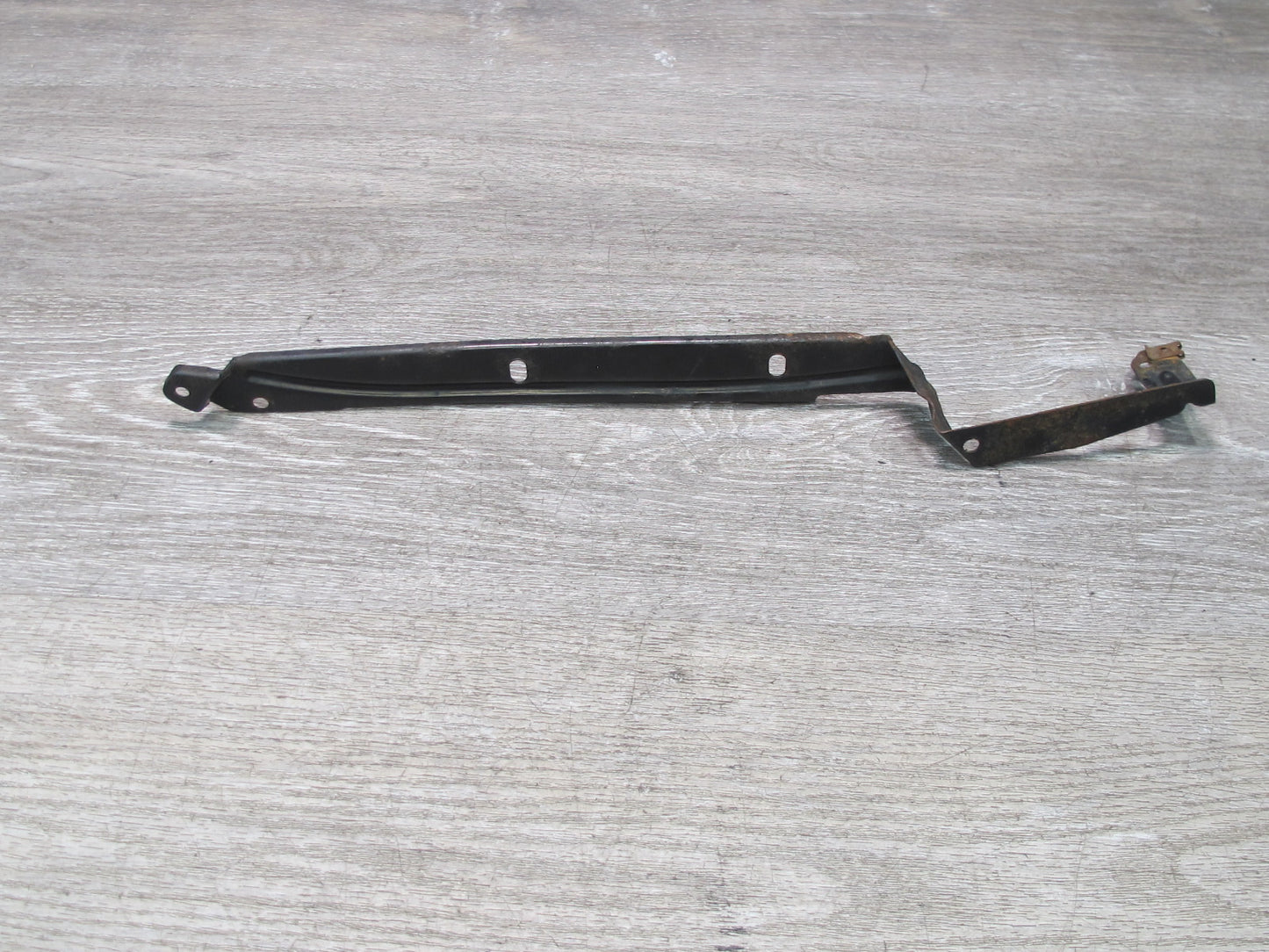 94-95 BMW E34 540i Front Bumper Left Trim Cover w Bracket Mount Set OEM