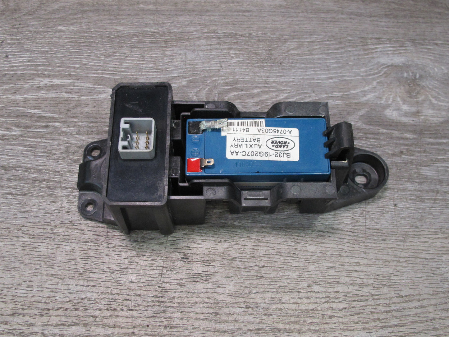 2012-2013 Range Rover Evoque L538 Auxiliary Battery Control Module Assembly