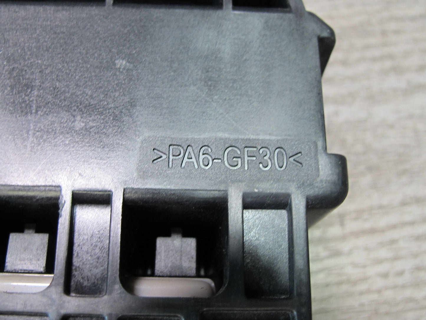 2012-2013 Range Rover Evoque L538 Auxiliary Battery Control Module Assembly