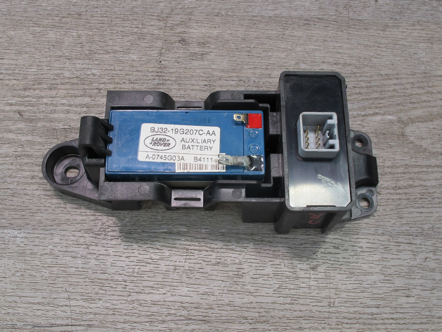 2012-2013 Range Rover Evoque L538 Auxiliary Battery Control Module Assembly