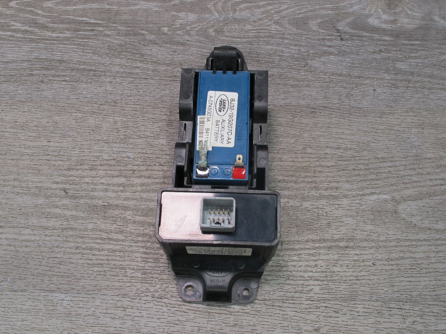 2012-2013 Range Rover Evoque L538 Auxiliary Battery Control Module Assembly