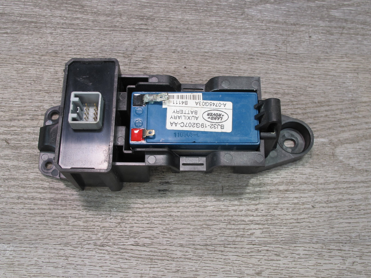 2012-2013 Range Rover Evoque L538 Auxiliary Battery Control Module Assembly