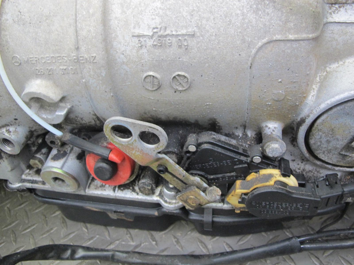 86-89 Mercedes R107 560SL M117 722.313 4-SPEED A/T Automatic Transmission 119K