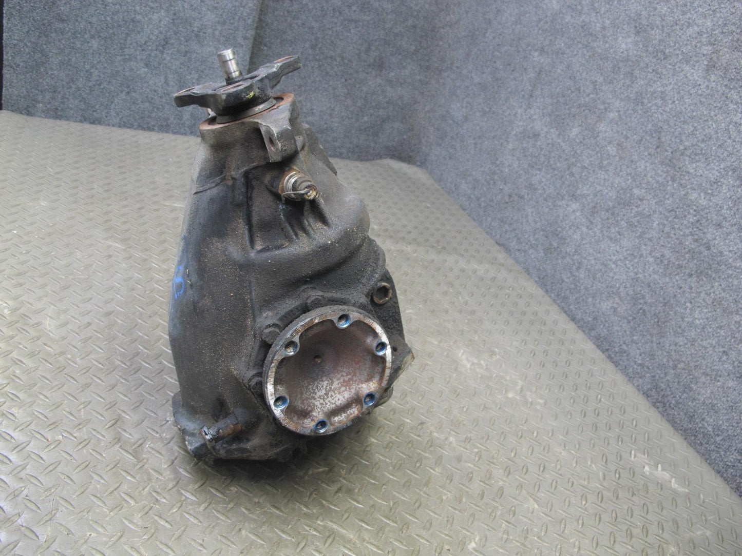 86-89 Mercedes R107 560SL A/T Rear Differential Carrier 2.47 Ratio 119K Mile OEM