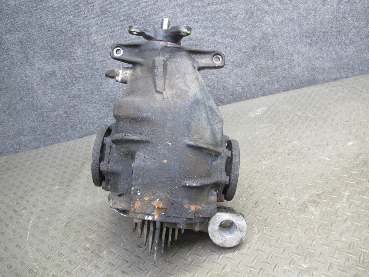 86-89 Mercedes R107 560SL A/T Rear Differential Carrier 2.47 Ratio 119K Mile OEM