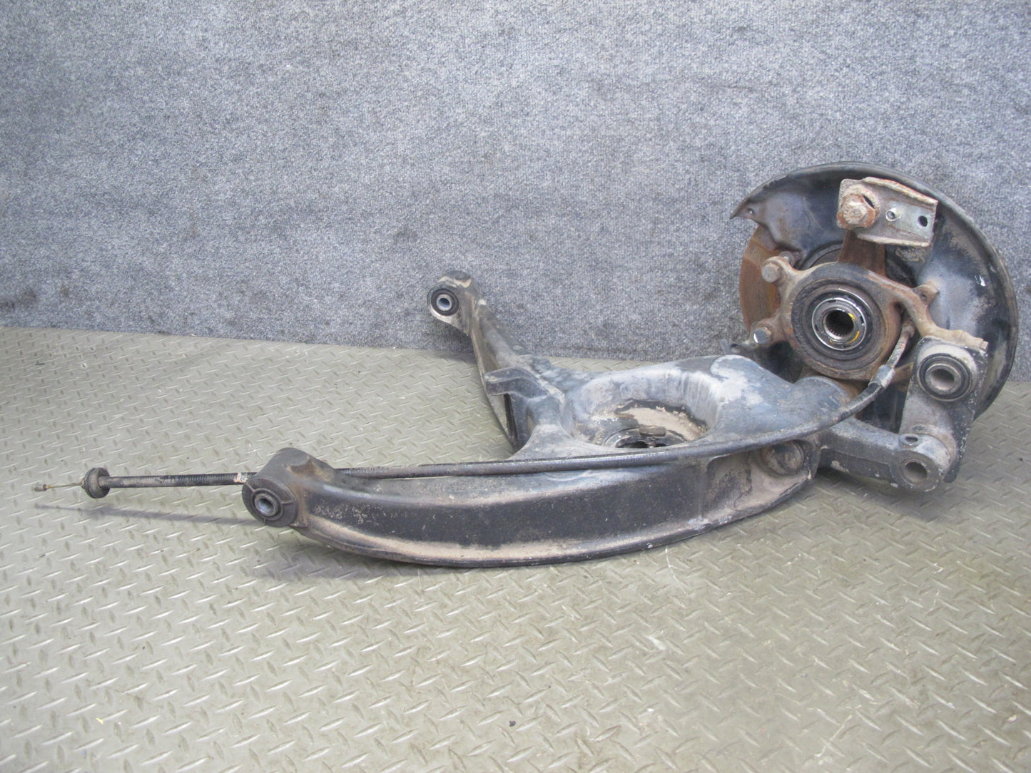 86-89 Mercedes R107 560SL Rear Right Trailing Arm Spindle Knuckle Wheel Hub OEM