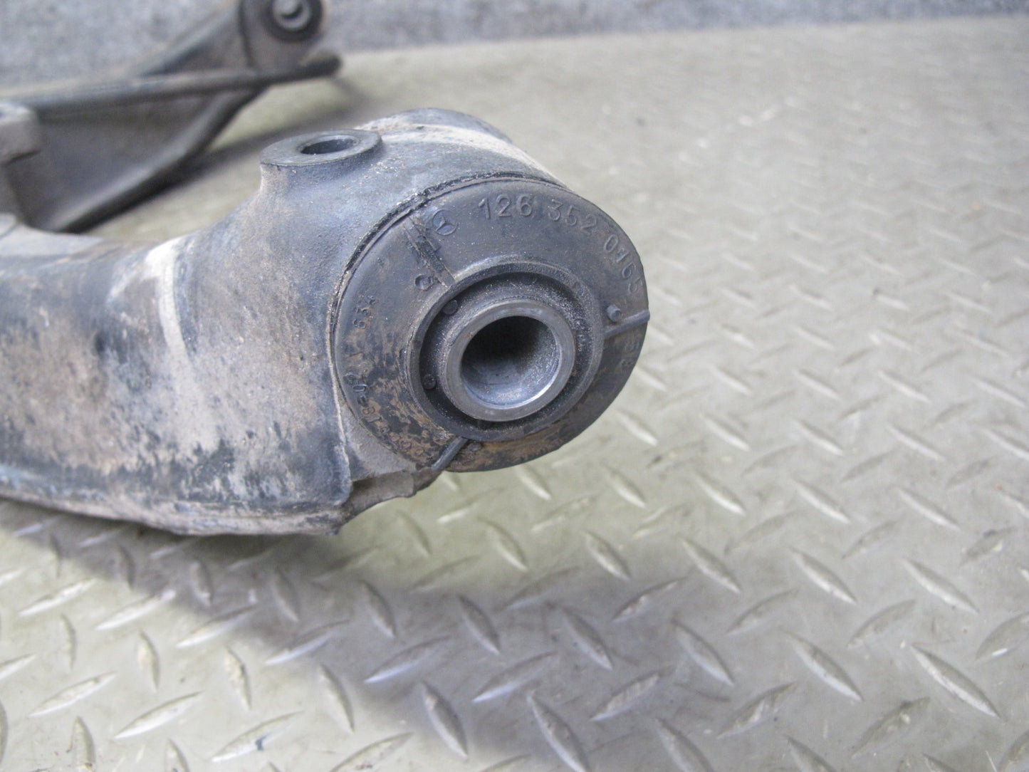 86-89 Mercedes R107 560SL Rear Right Trailing Arm Spindle Knuckle Wheel Hub OEM