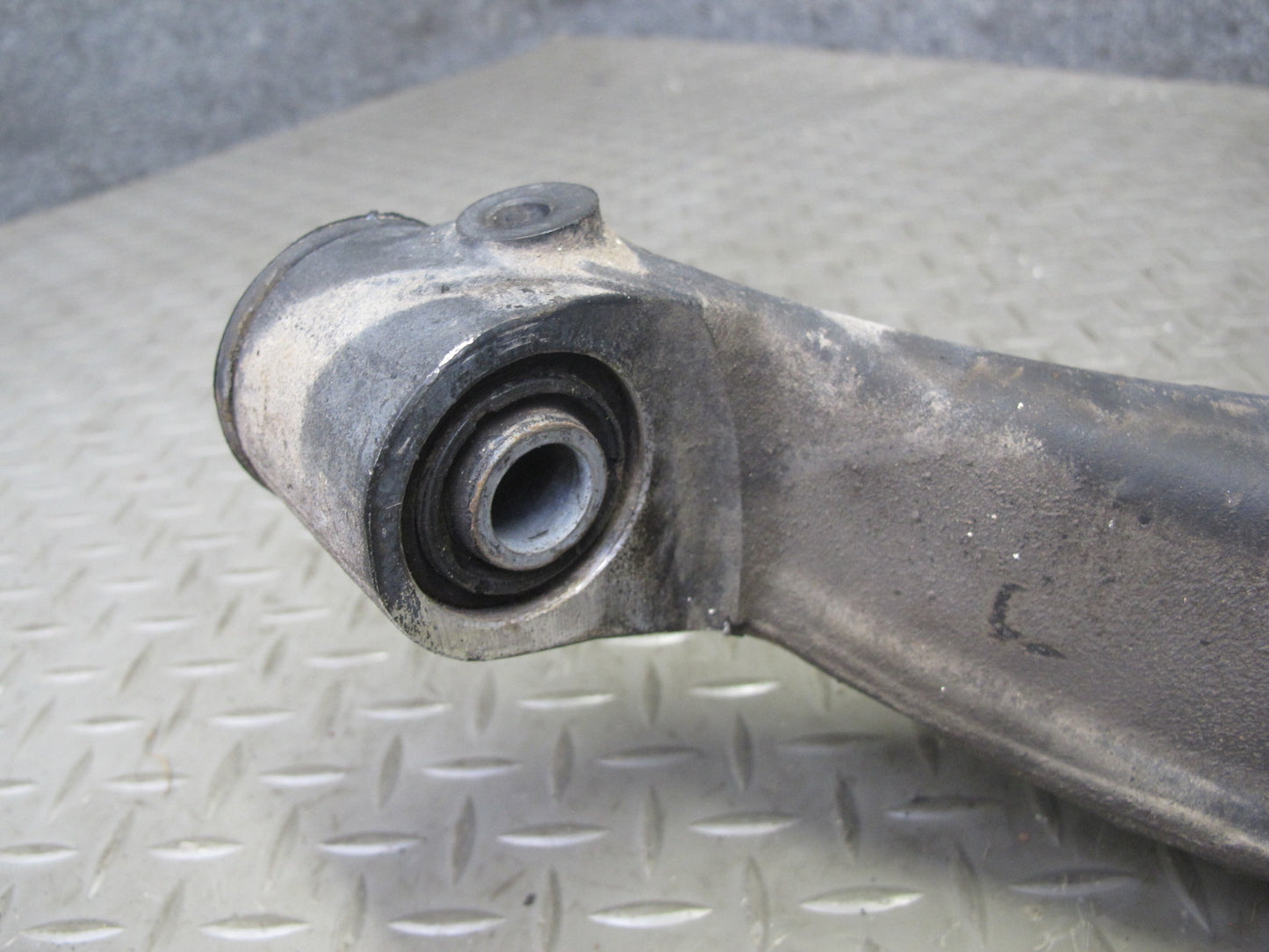 86-89 Mercedes R107 560SL Rear Right Trailing Arm Spindle Knuckle Wheel Hub OEM