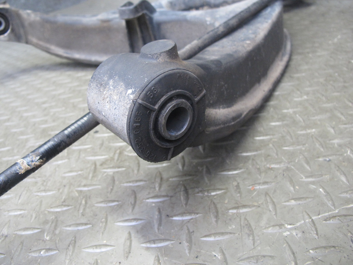 86-89 Mercedes R107 560SL Rear Right Trailing Arm Spindle Knuckle Wheel Hub OEM