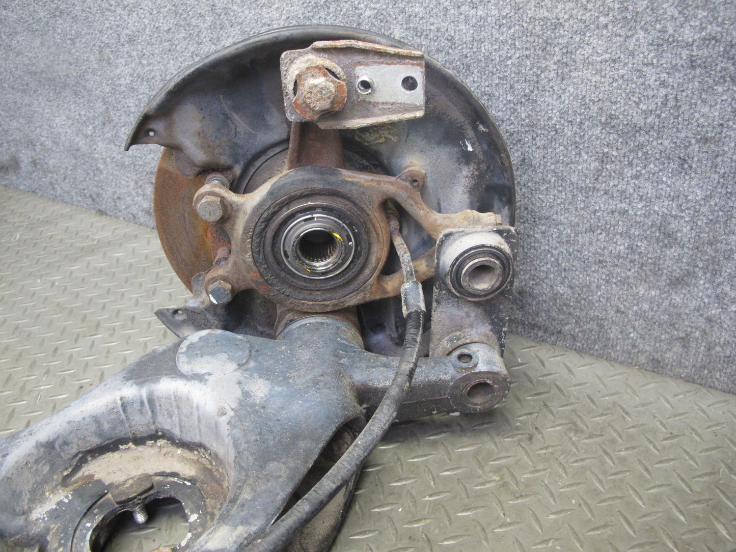 86-89 Mercedes R107 560SL Rear Right Trailing Arm Spindle Knuckle Wheel Hub OEM
