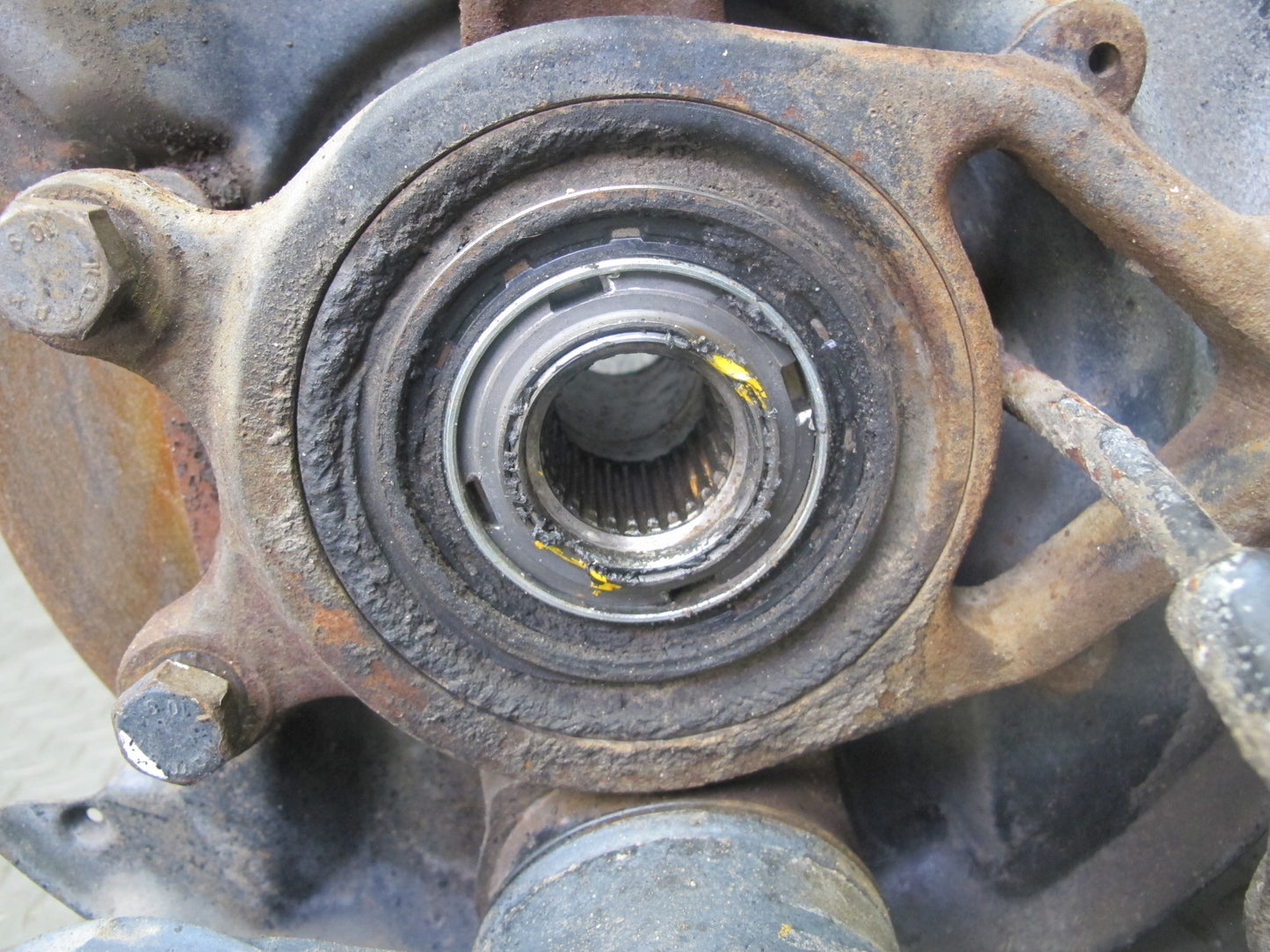 86-89 Mercedes R107 560SL Rear Right Trailing Arm Spindle Knuckle Wheel Hub OEM