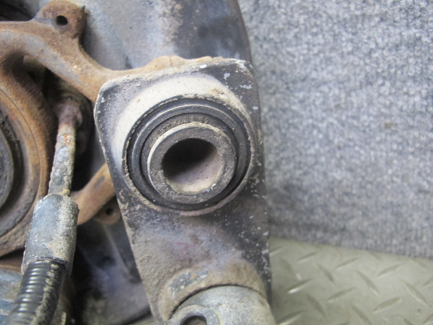86-89 Mercedes R107 560SL Rear Right Trailing Arm Spindle Knuckle Wheel Hub OEM