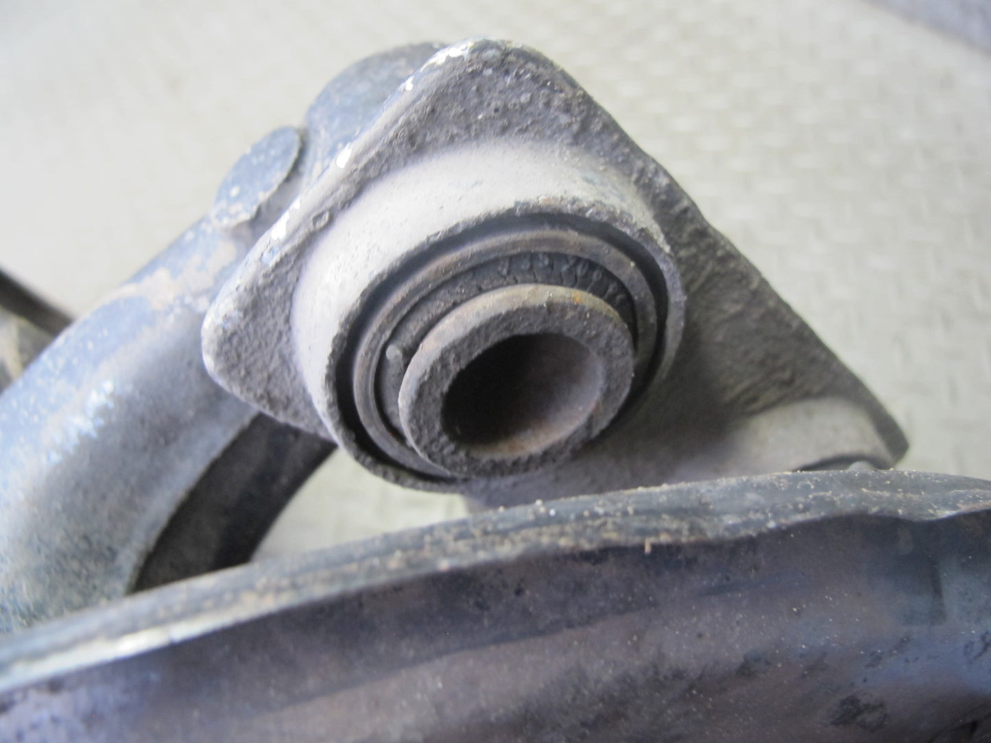 86-89 Mercedes R107 560SL Rear Right Trailing Arm Spindle Knuckle Wheel Hub OEM
