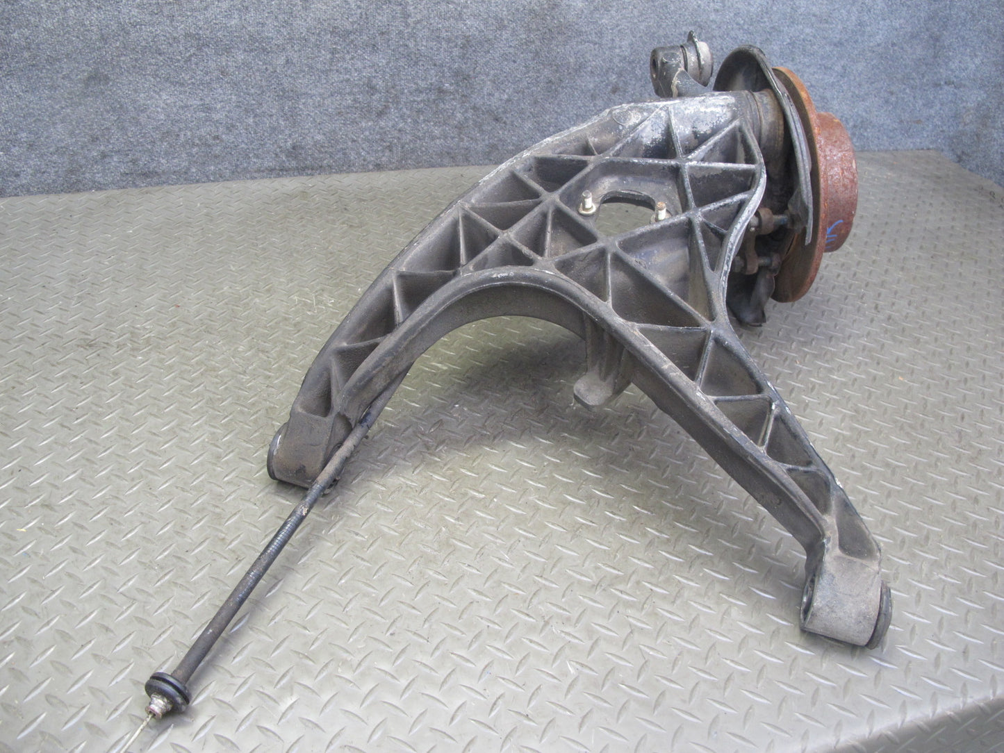 86-89 Mercedes R107 560SL Rear Right Trailing Arm Spindle Knuckle Wheel Hub OEM