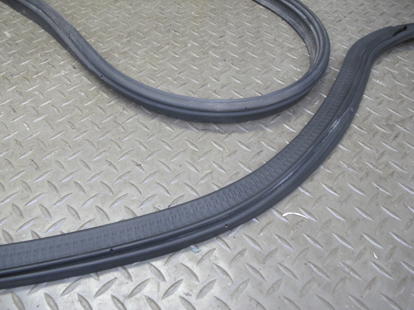 05-13 Chevrolet Corvette C6 Rear Trunk Weatherstrip Rubber Seal OEM