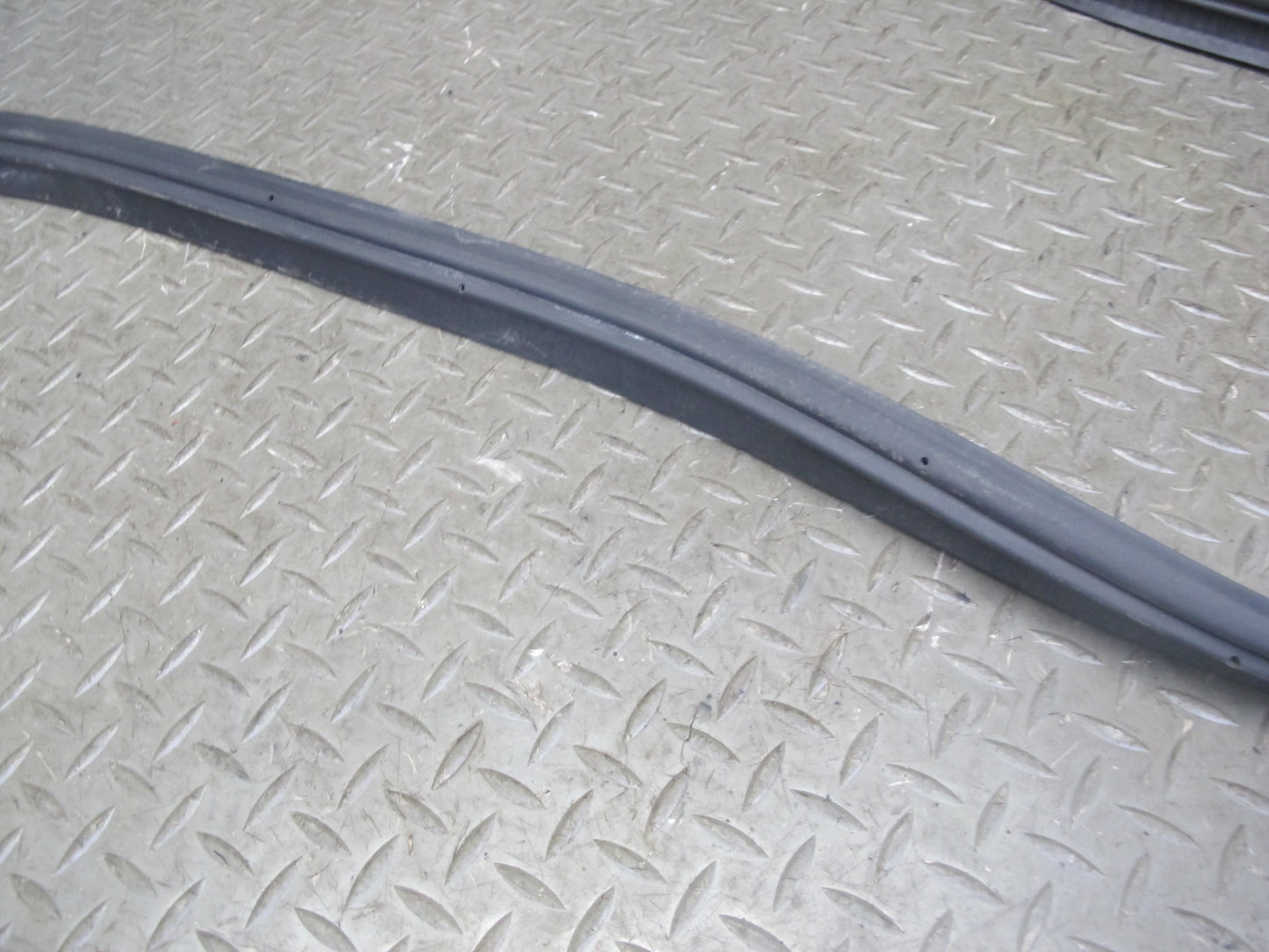 05-13 Chevrolet Corvette C6 Rear Trunk Weatherstrip Rubber Seal OEM