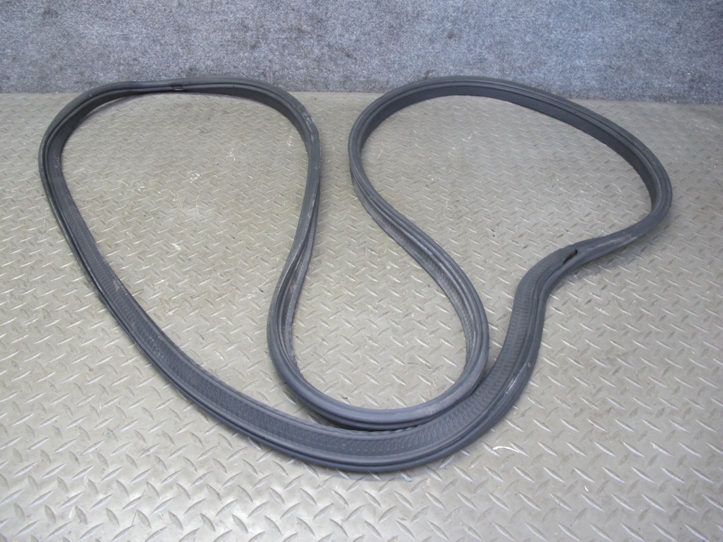05-13 Chevrolet Corvette C6 Rear Trunk Weatherstrip Rubber Seal OEM