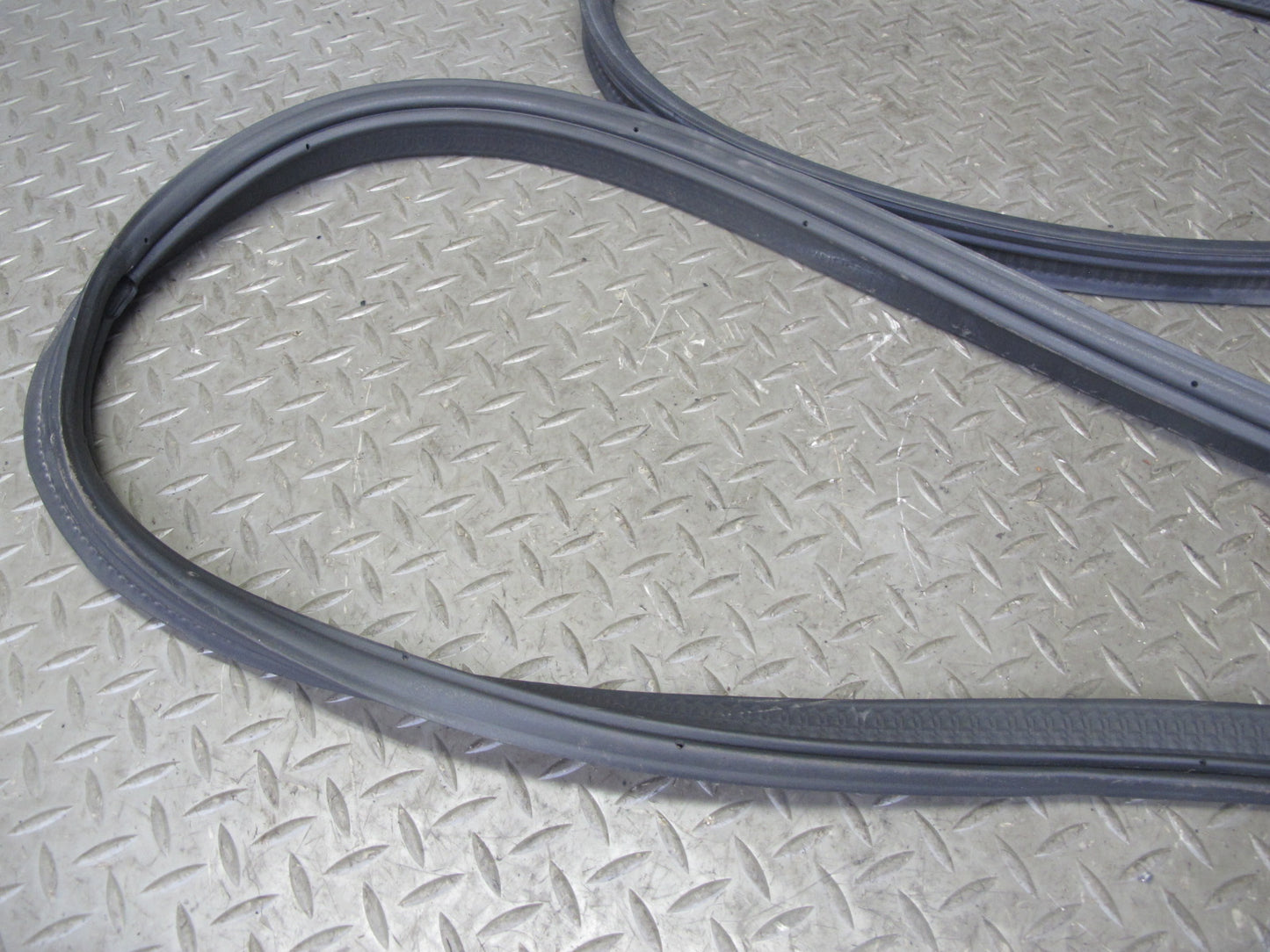 05-13 Chevrolet Corvette C6 Rear Trunk Weatherstrip Rubber Seal OEM