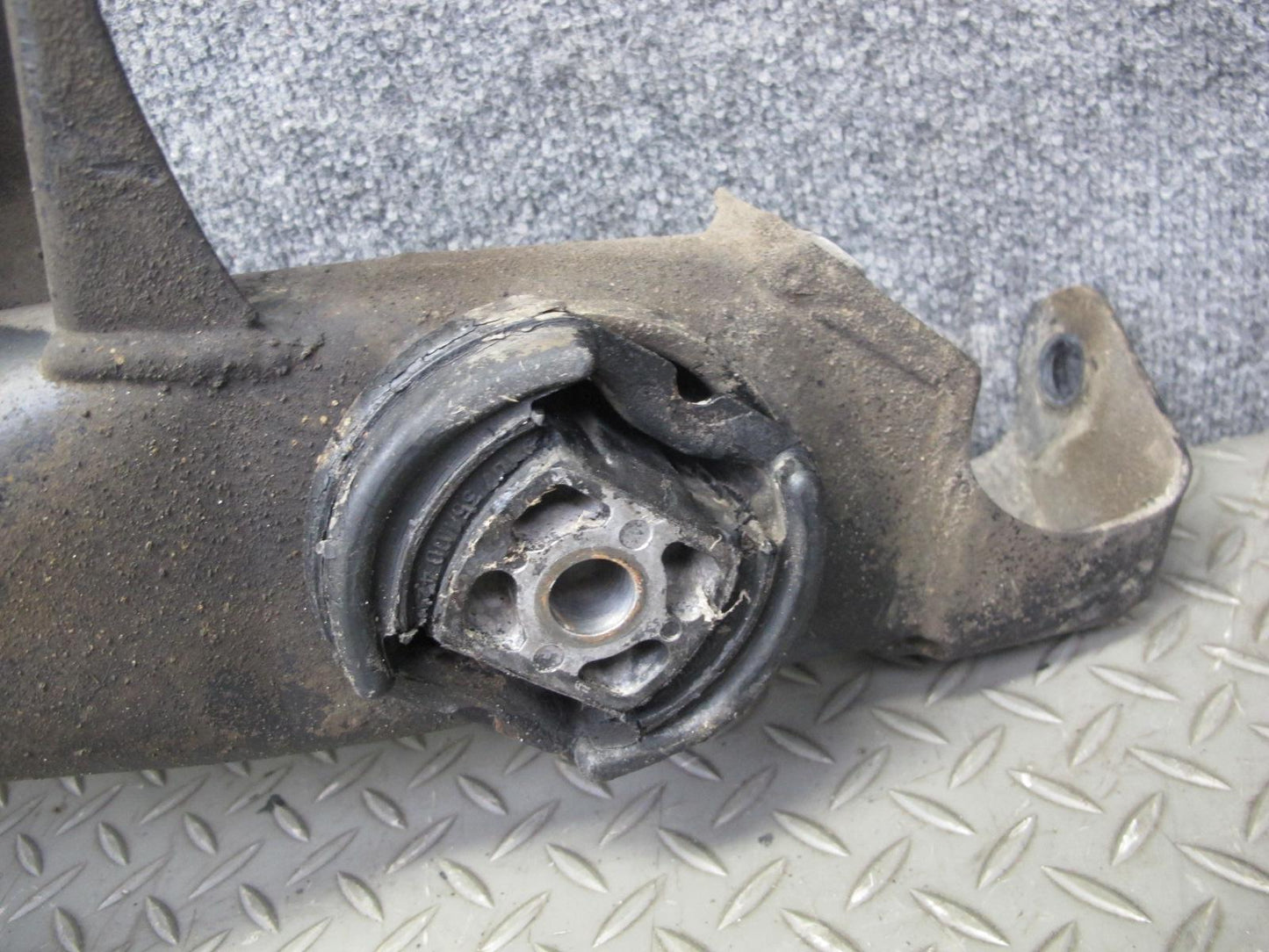 86-89 Mercedes R107 560SL Rear Suspension Subframe Crossmember Carrier OEM