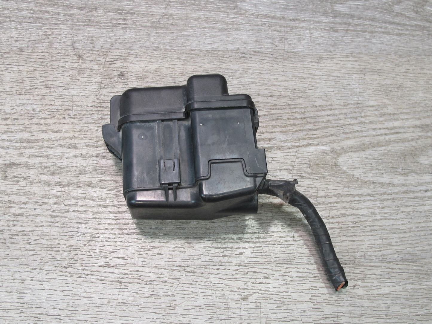 00-05 Toyota MR2 Spyder Front Right Luggage Compartment DRL Fuse Relay Box OEM