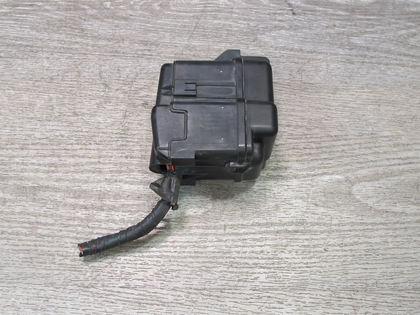 00-05 Toyota MR2 Spyder Front Right Luggage Compartment DRL Fuse Relay Box OEM