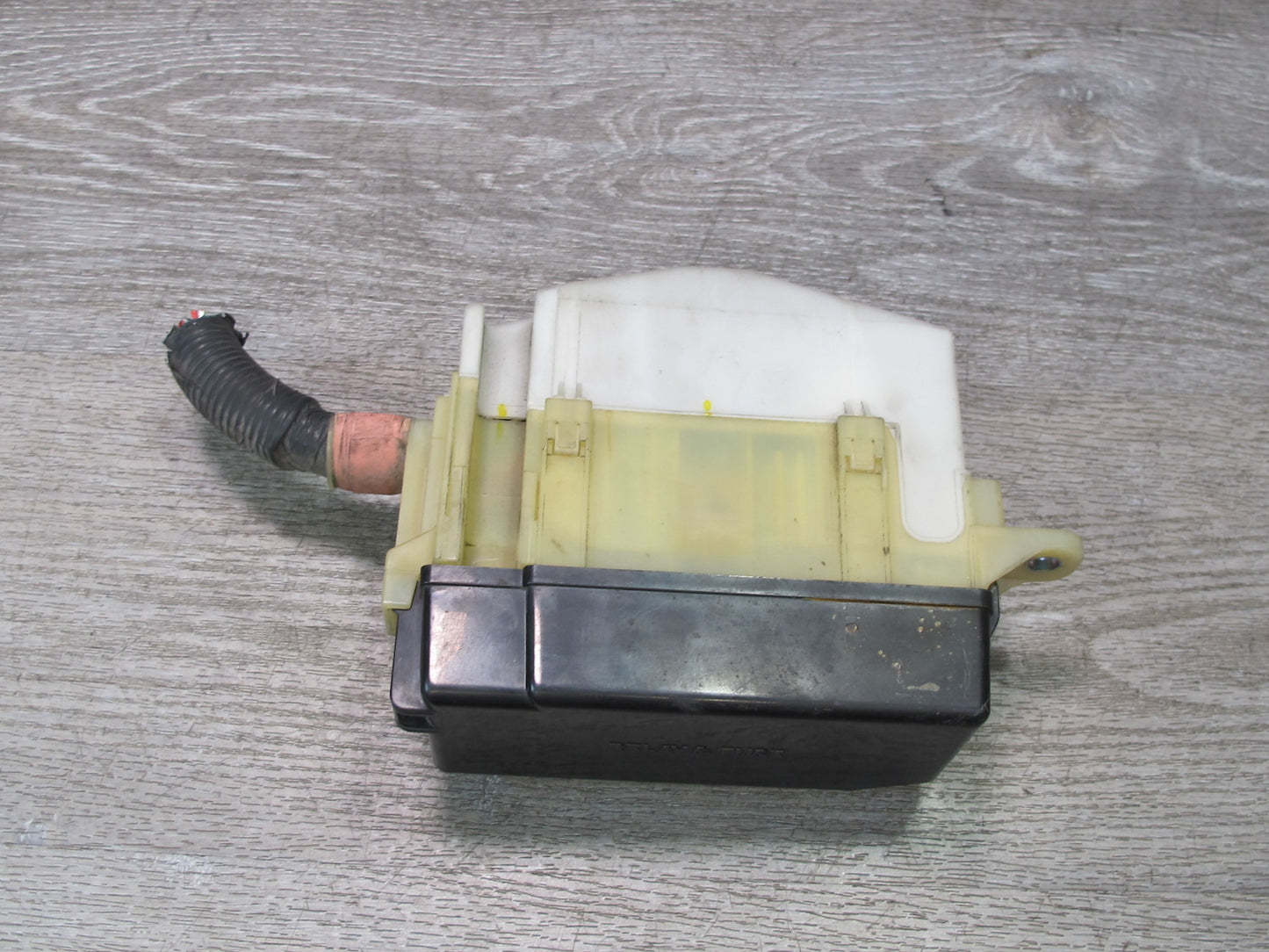 00-02 Toyota MR2 Spyder ZZW30L Engine Bay Main Fuse Relay Box Module OEM