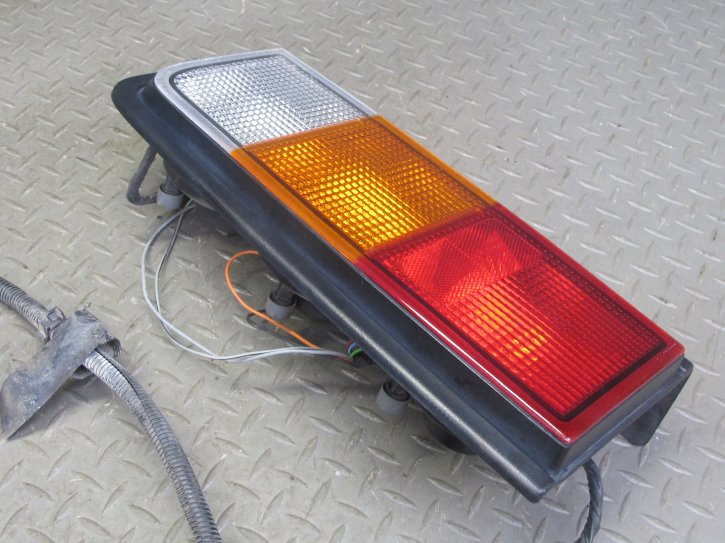 2003-2004 Hummer H2 Rear Left & Right Side Tail Light Lamp Set of 2