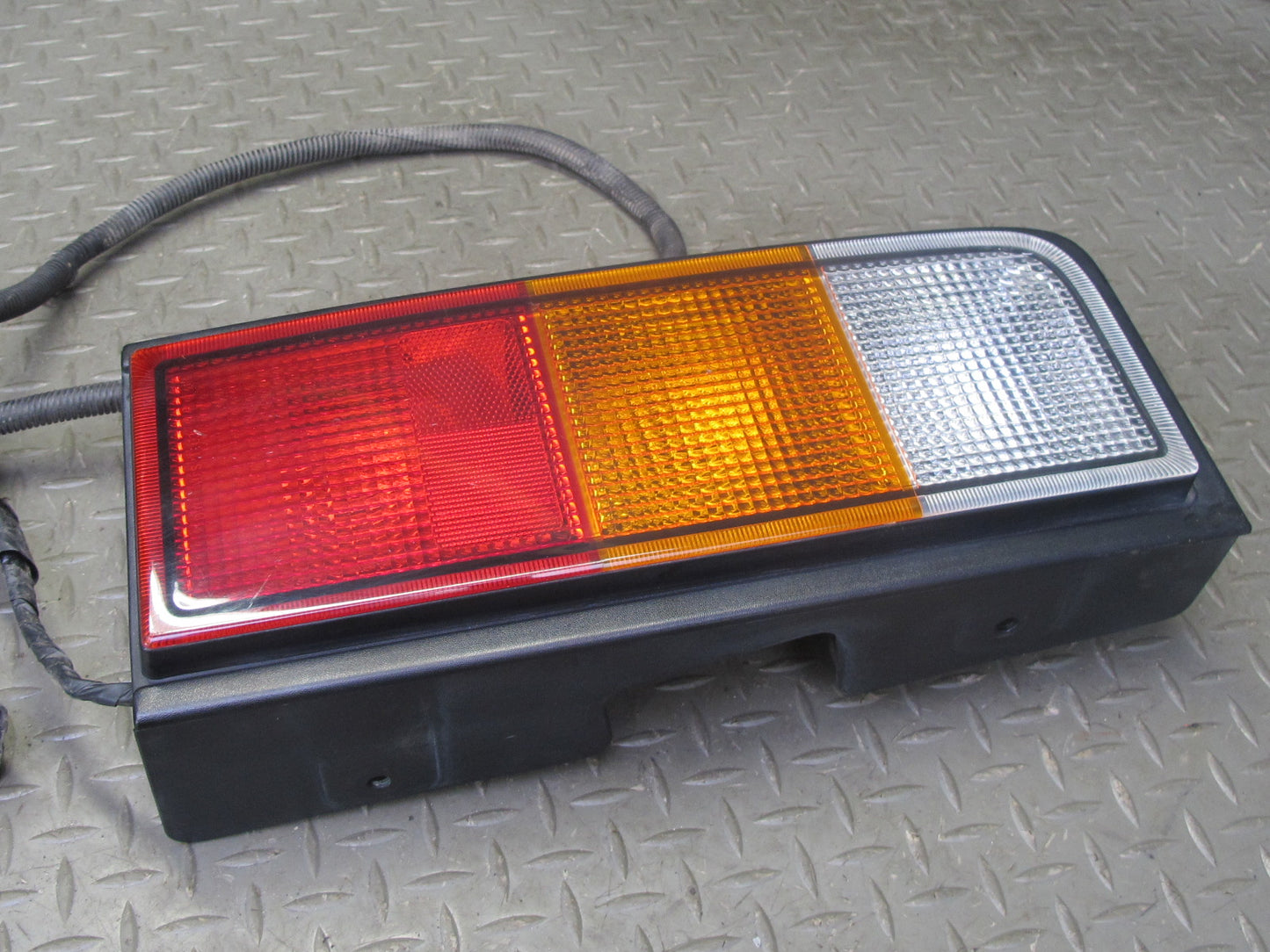 2003-2004 Hummer H2 Rear Left & Right Side Tail Light Lamp Set of 2
