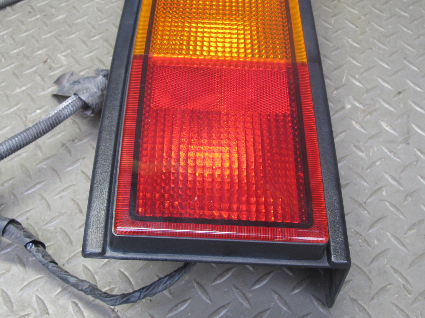 2003-2004 Hummer H2 Rear Left & Right Side Tail Light Lamp Set of 2