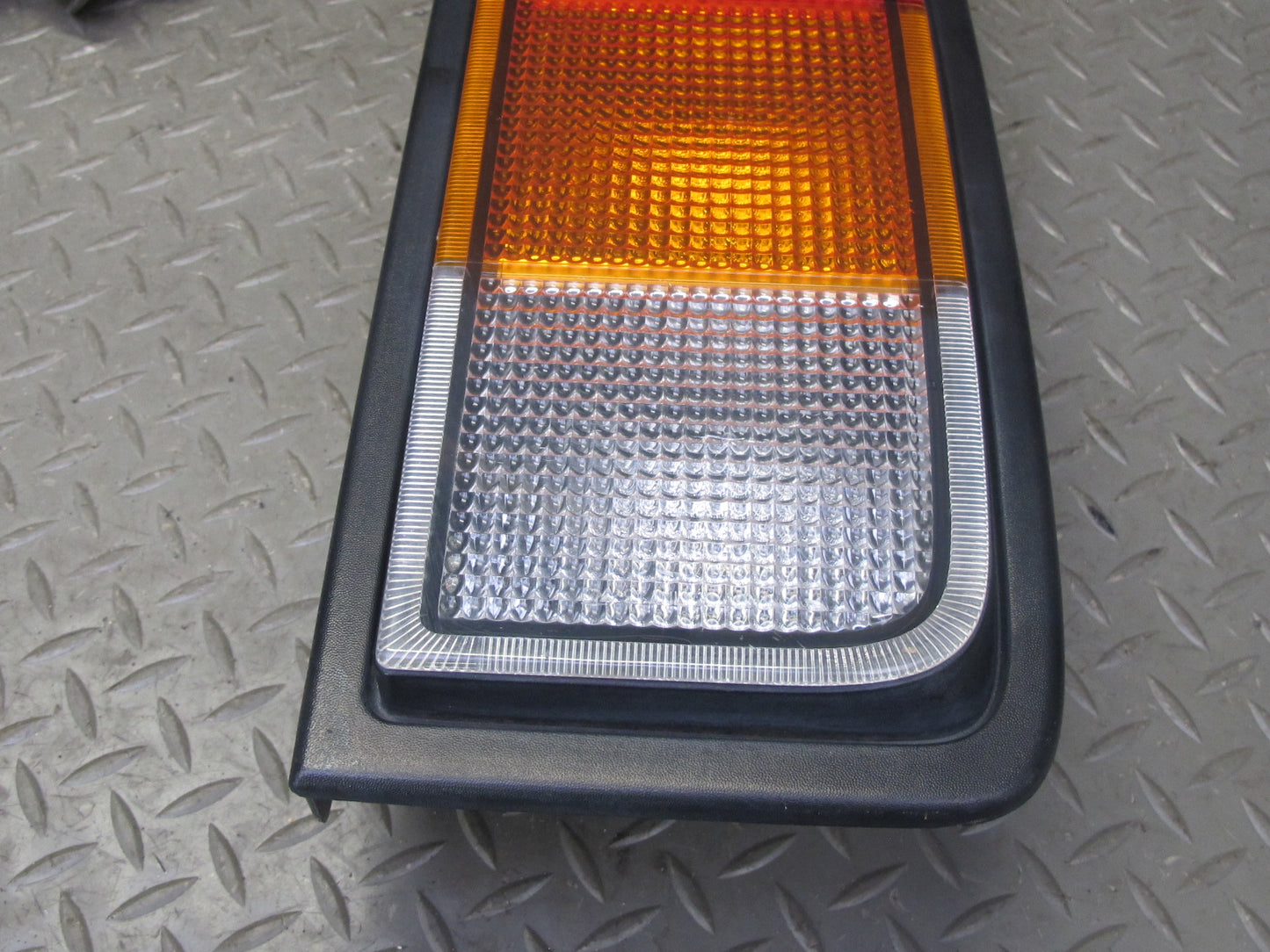 2003-2004 Hummer H2 Rear Left & Right Side Tail Light Lamp Set of 2