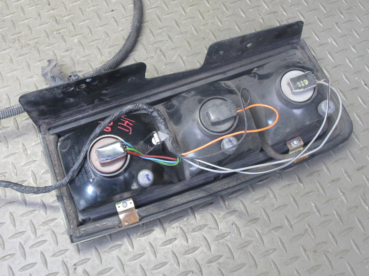 2003-2004 Hummer H2 Rear Left & Right Side Tail Light Lamp Set of 2