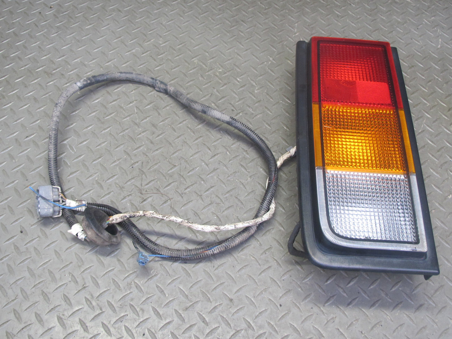 2003-2004 Hummer H2 Rear Left & Right Side Tail Light Lamp Set of 2