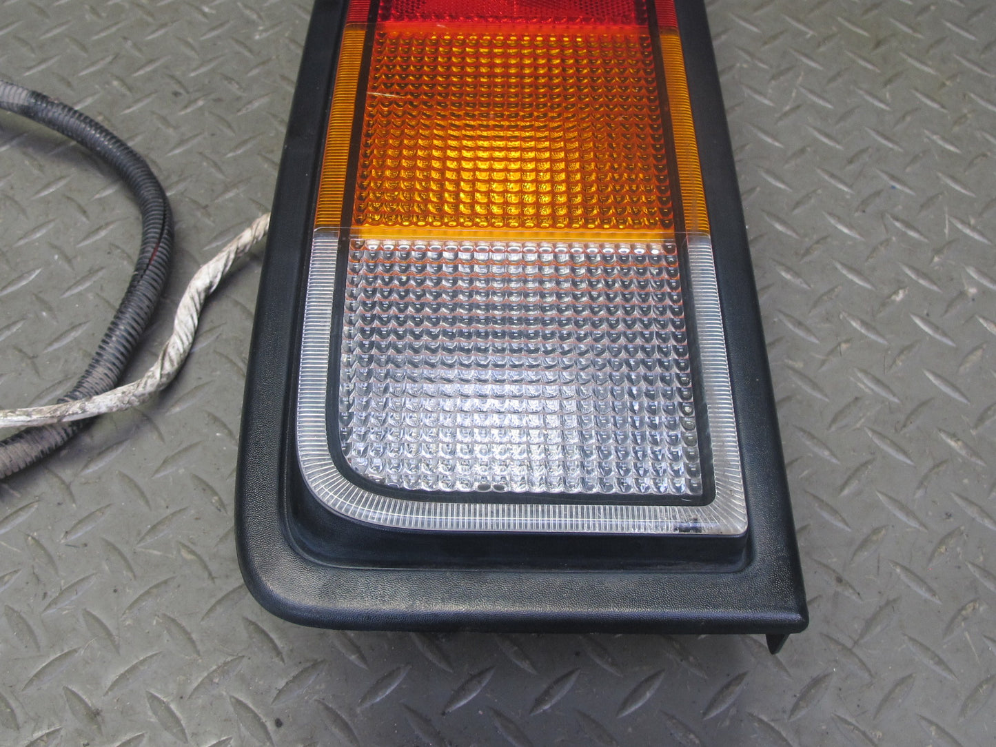 2003-2004 Hummer H2 Rear Left & Right Side Tail Light Lamp Set of 2