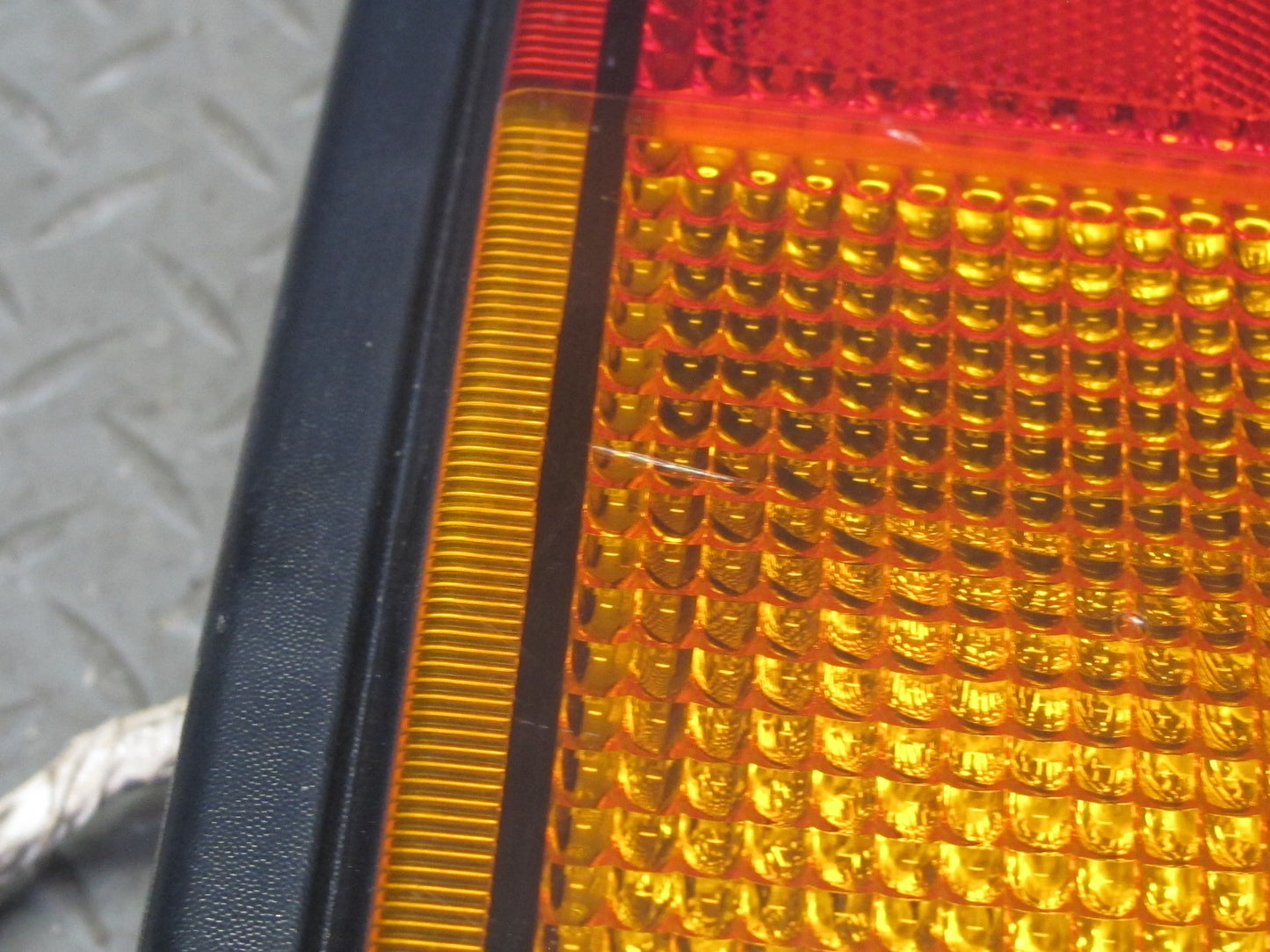 2003-2004 Hummer H2 Rear Left & Right Side Tail Light Lamp Set of 2