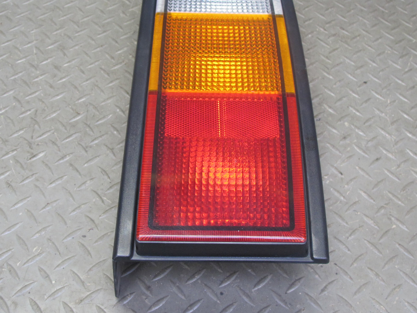 2003-2004 Hummer H2 Rear Left & Right Side Tail Light Lamp Set of 2