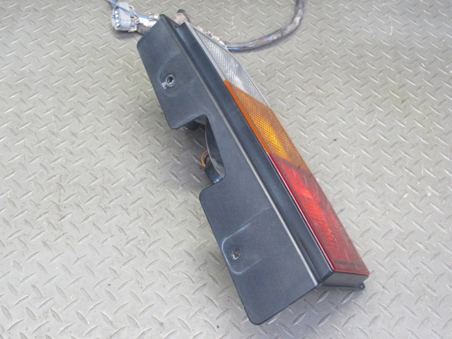 2003-2004 Hummer H2 Rear Left & Right Side Tail Light Lamp Set of 2